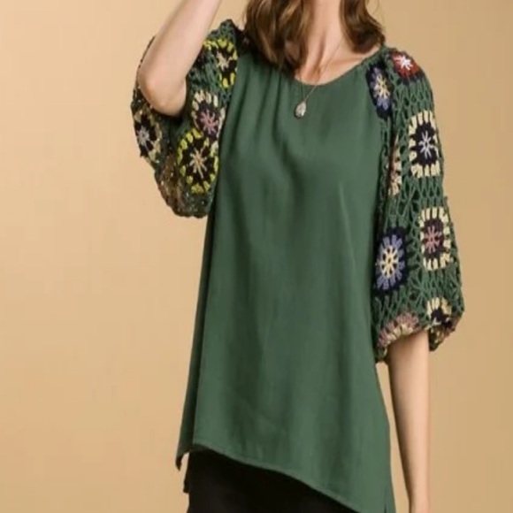 Umgee Linen Blend Top with Crochet Sleeves - Size XL/1X - Picture 12 of 16